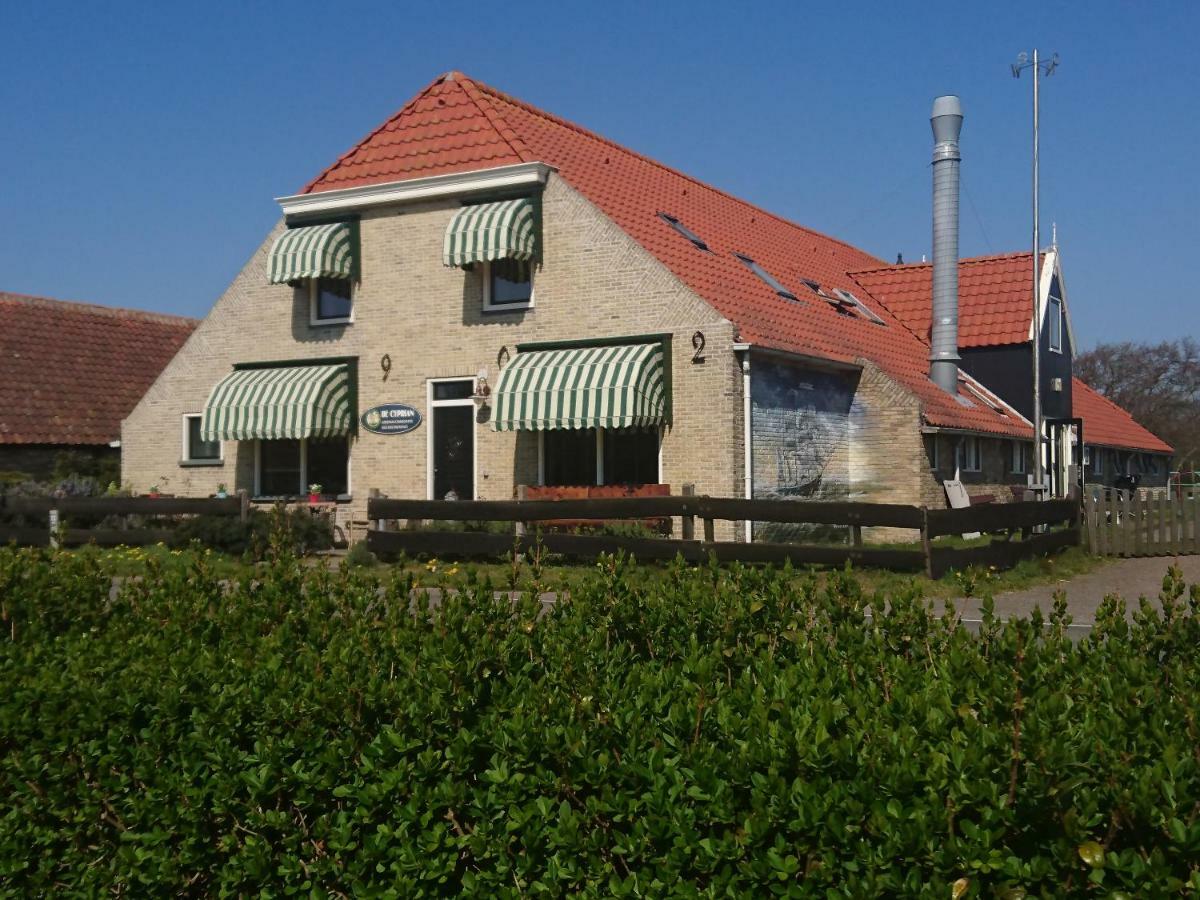 De Cyprian Bed & Breakfast Kaard Bagian luar foto